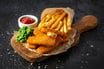 Crispy Fried Chicken & Fish Fisch and Chips Teller